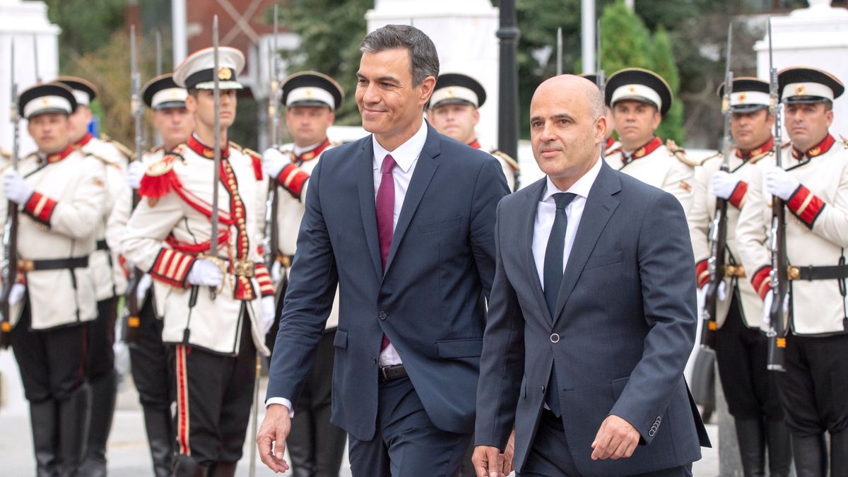 El presidente del Gobierno, Pedro Sánchez con el primer ministro de Macedonia, Dimitar Kovacevski El presidente del Gobierno, Pedro Sánchez con el primer ministro de Macedonia, Dimitar Kovacevski