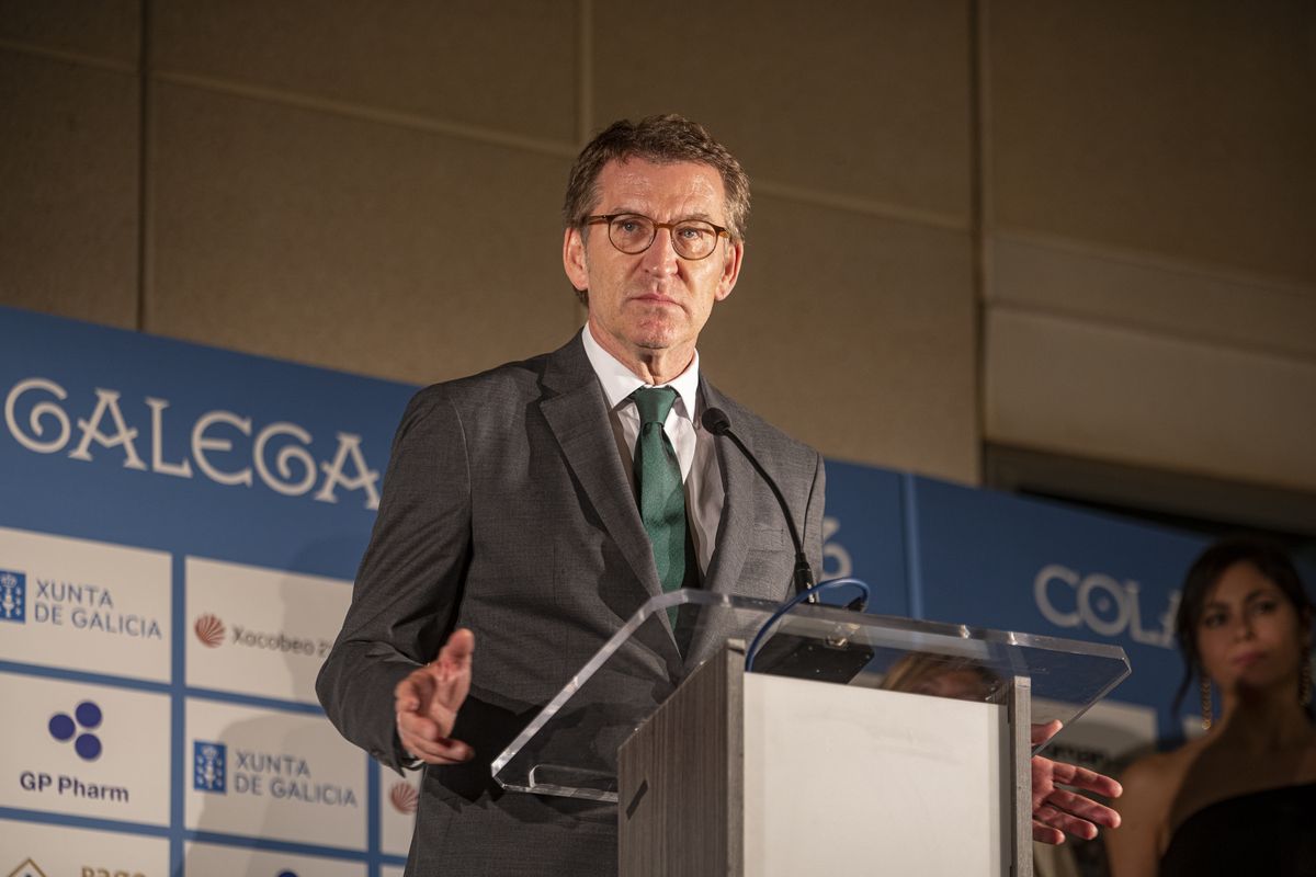 El presidente del Partido Popular (PP), Alberto Núñez Feijóo, durante el acto de entrega de los premios de la Asociación de Empresarios Gallegos de Catalunya (AEGA-CAT), a 1 de julio de 2022, en Barcelona, Catalunya (España). El presidente del Partido Popular (PP), Alberto Núñez Feijóo, durante el acto de entrega de los premios de la Asociación de Empresarios Gallegos de Catalunya (AEGA-CAT), a 1 de julio de 2022, en Barcelona, Catalunya (España).