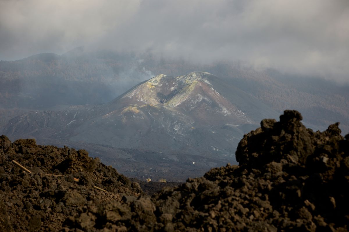 Vista del Cumbre Vieja desde la vía LP-213, de la carretera de Puerto Naos Vista del Cumbre Vieja desde la vía LP-213, de la carretera de Puerto Naos