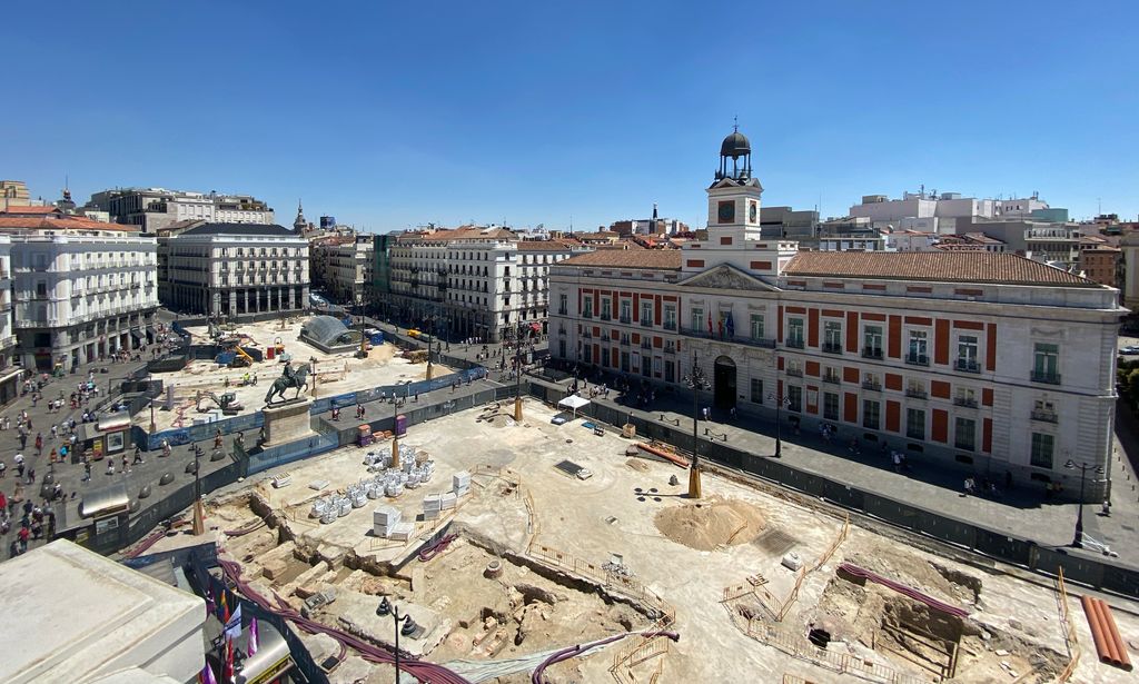 Panorámica de las obras en la Puerta del Sol de Madrid.