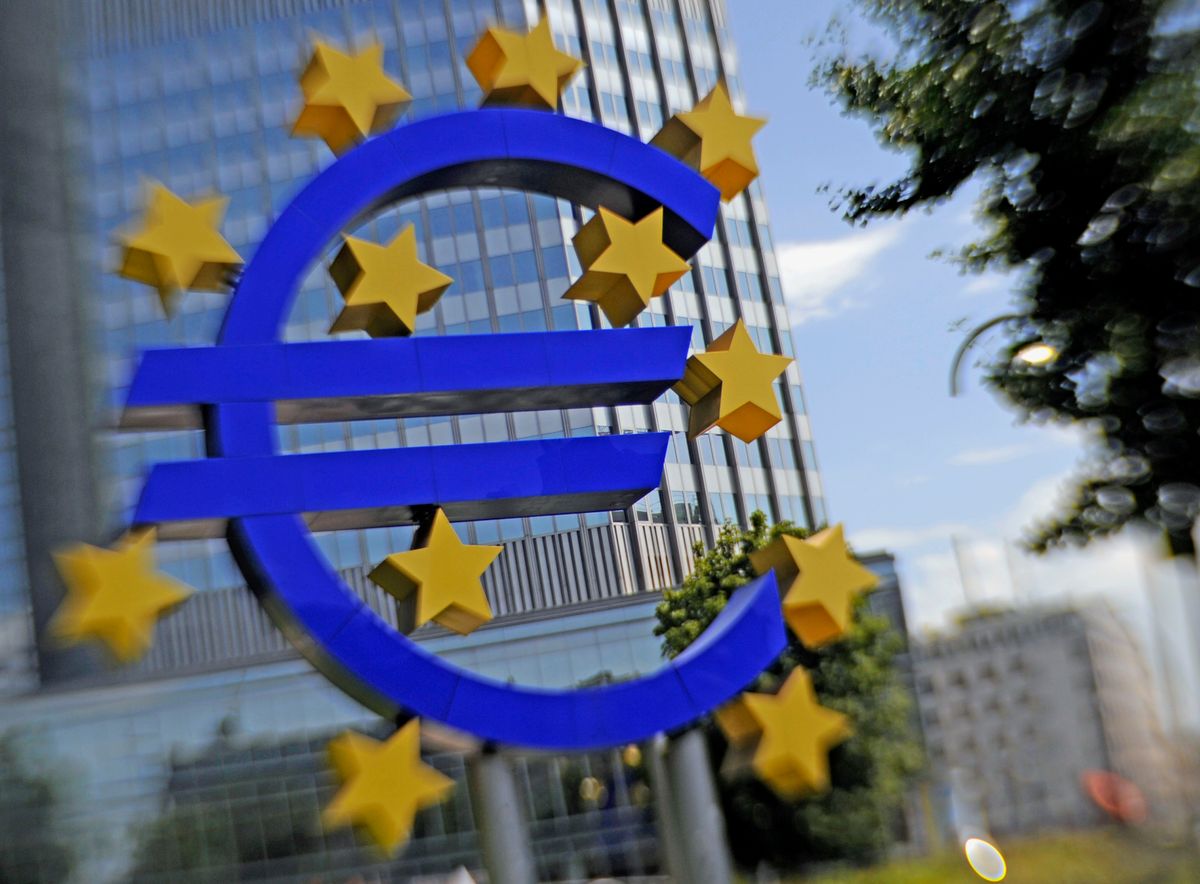 Archivo - FILED - 06 July 2011, Frankfurt_Main: The Euro sign sculpture is pictured in front of the former headquarters of the European Central Bank (ECB). Photo: picture alliance / dpa Archivo - FILED - 06 July 2011, Frankfurt_Main: The Euro sign sculpture is pictured in front of the former headquarters of the European Central Bank (ECB). Photo: picture alliance / dpa