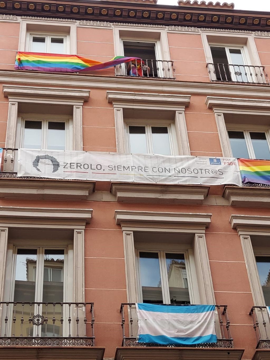 Banderas en el Edificio de Grupos Municipales