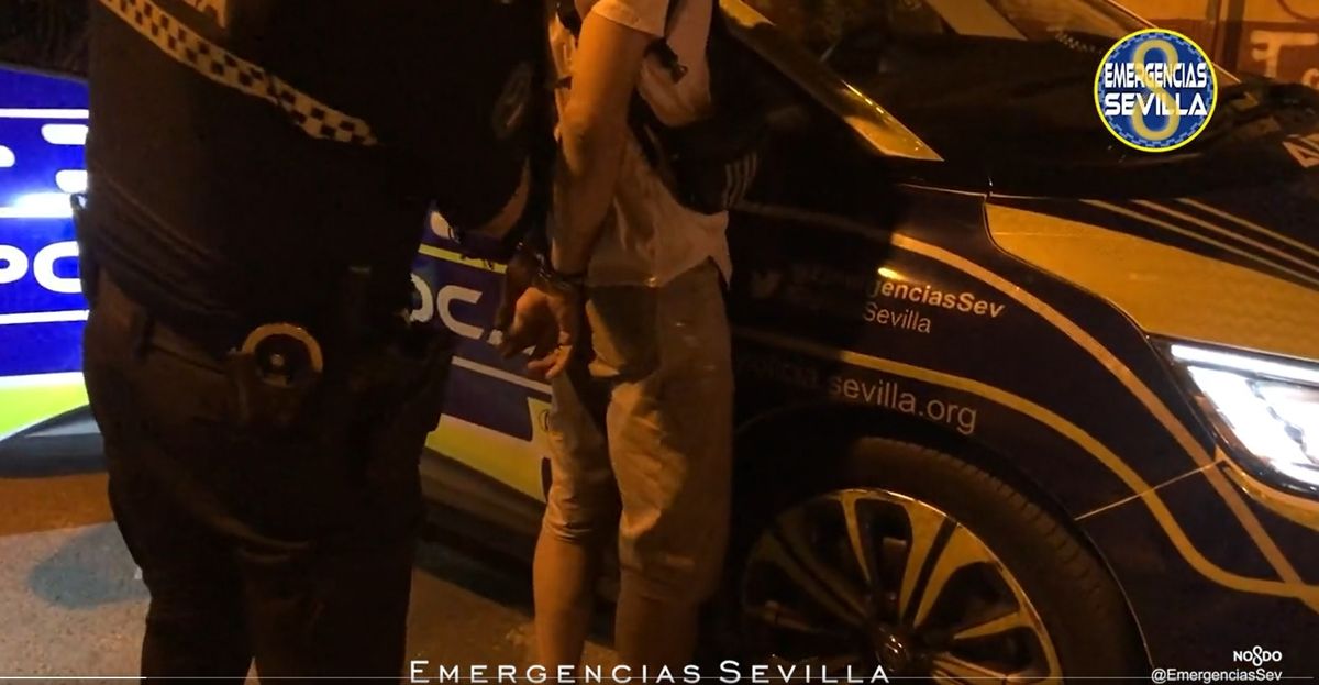 Detenido en Sevilla un varón cuando robaba material de un colegio por valor de 6.000 euros Detenido en Sevilla un varón cuando robaba material de un colegio por valor de 6.000 euros