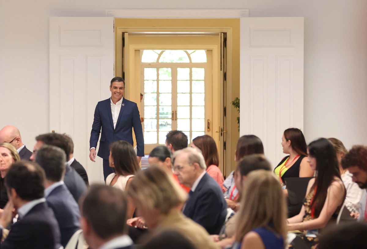 El presidente del Gobierno, Pedro Sánchez, a su llegada para presentar el primer informe de rendición de cuentas 2022 del Gobierno de España, en el Complejo de La Moncloa, a 29 de julio de 2022, en Madrid (España).