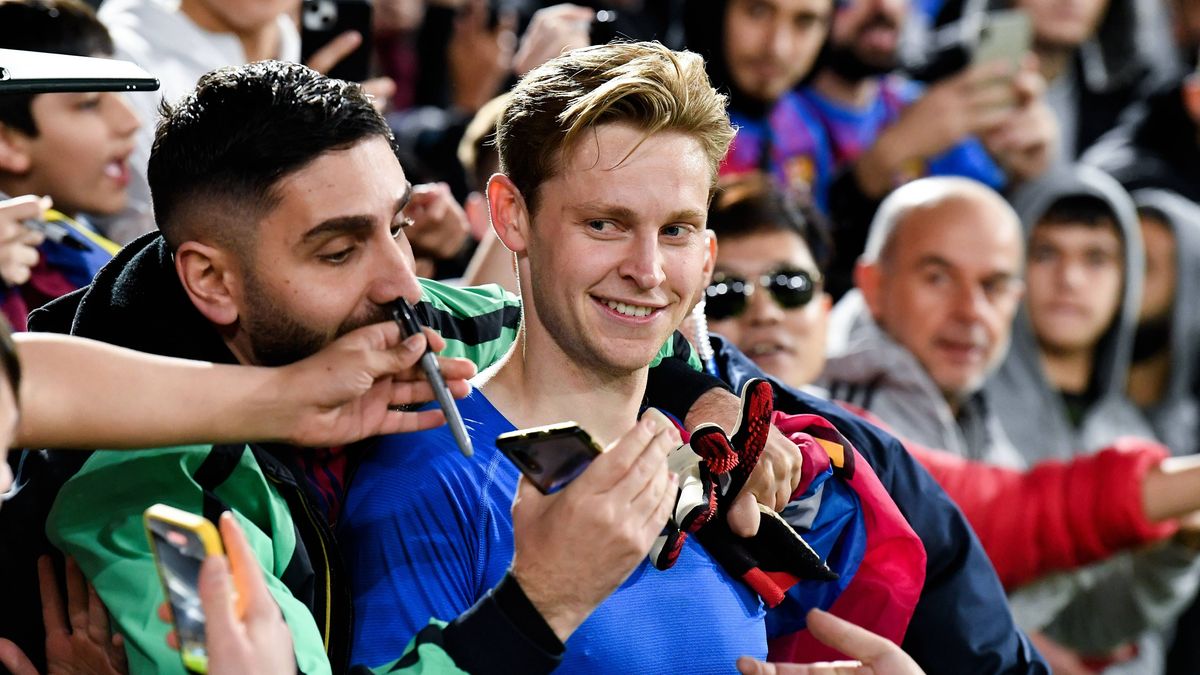 De Jong, un quebradero de cabeza: cobrará 85 millones e impide fichar a Bernardo Silva De Jong, un quebradero de cabeza: cobrará 85 millones e impide fichar a Bernardo Silva