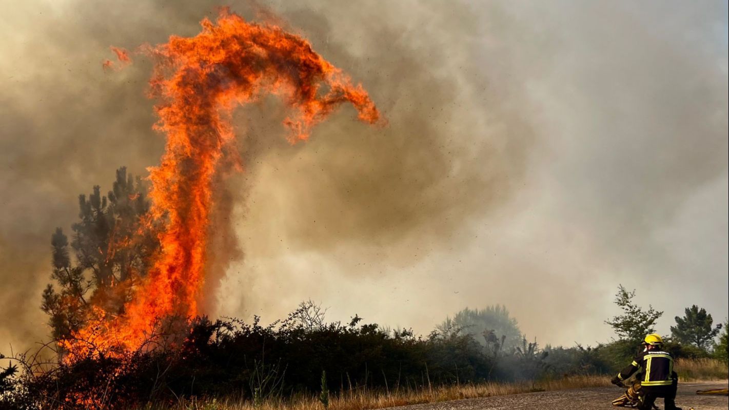 Preocupación por el incendio en Arbo, Pontevedra: las llamas amenazan varias viviendas