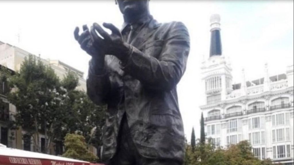 La estatua de Federico García Lorca en Madrid, tras ser vandalizada