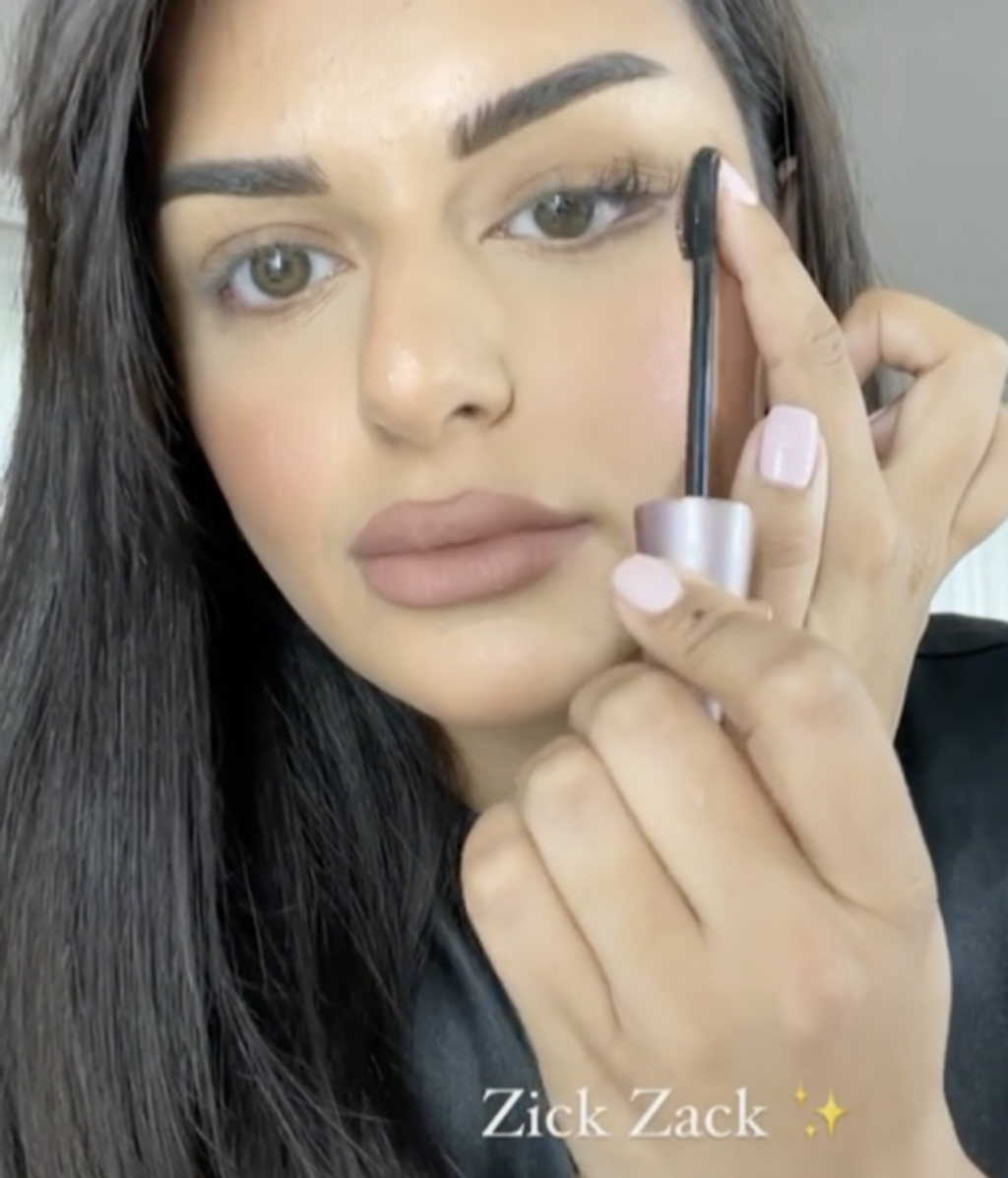 La titktoker @Makeupbylxna