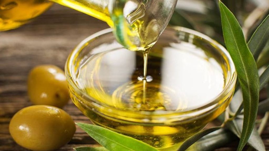 El aceite de oliva proporcionará una infinidad de beneficios a nuestro cabello.