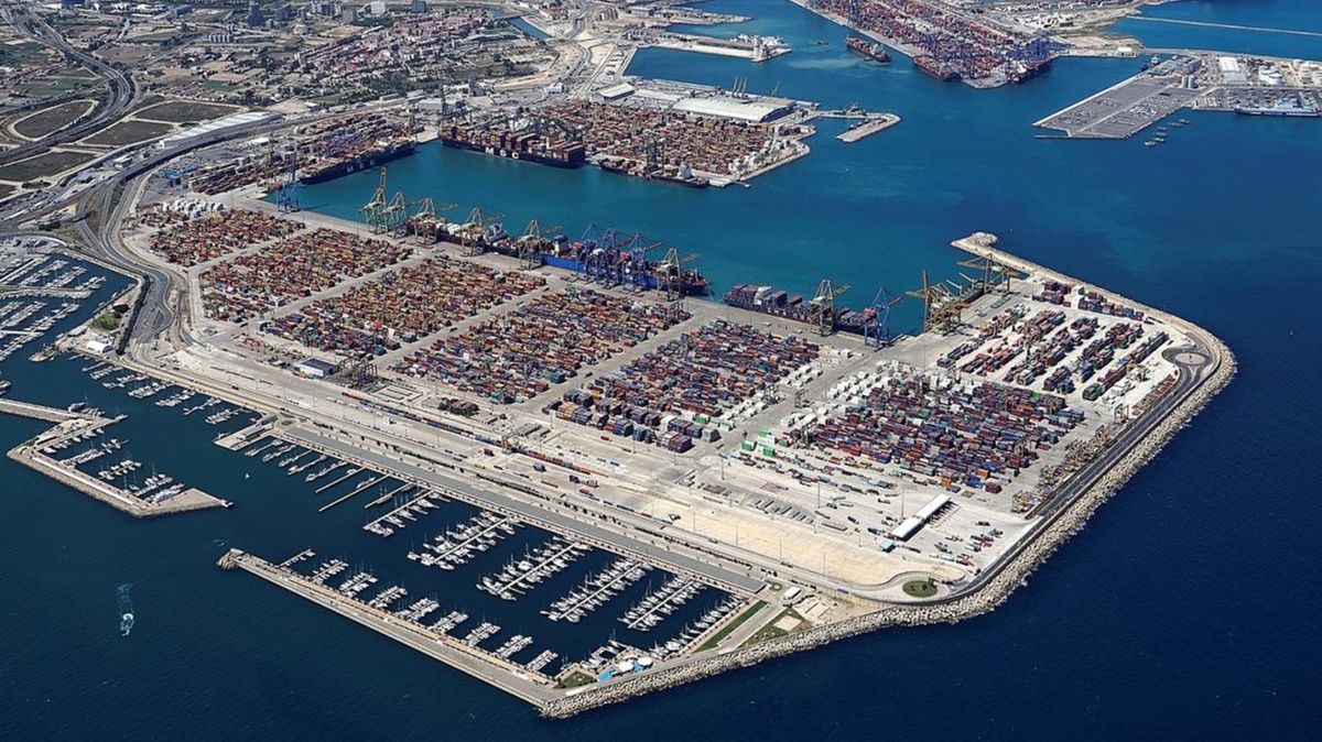 El Puerto de València saca a licitación por tres millones la instalación fotovoltaica sobre el dique Príncipe Felipe
