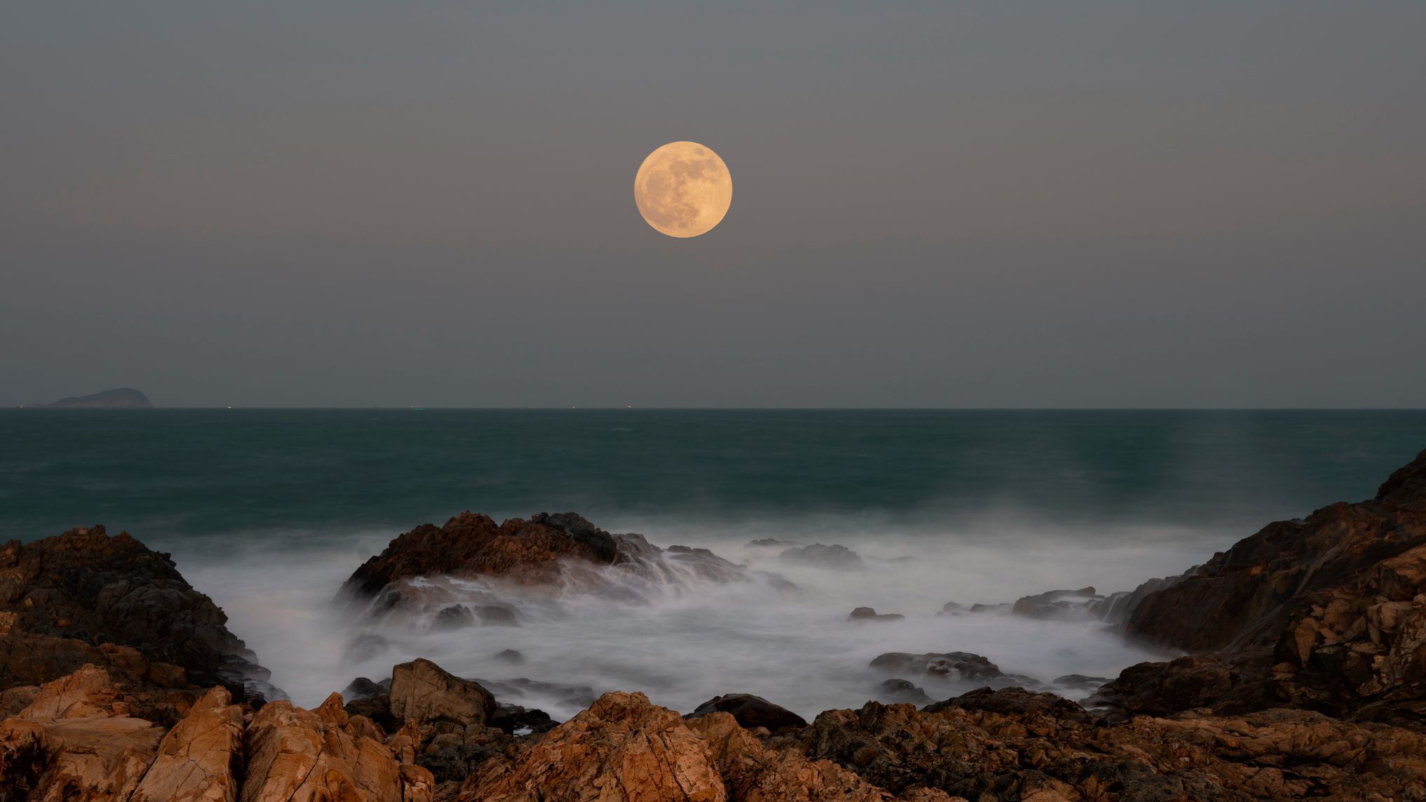 Luna de Esturión, lluvia de estrellas Perseidas y planetas