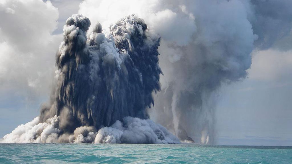 Erupción del volcán de Tonga