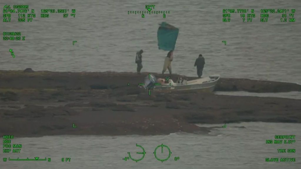 Rescatan a tres hombres tras varios días desaparecidos al quedar a la deriva con su embarcación