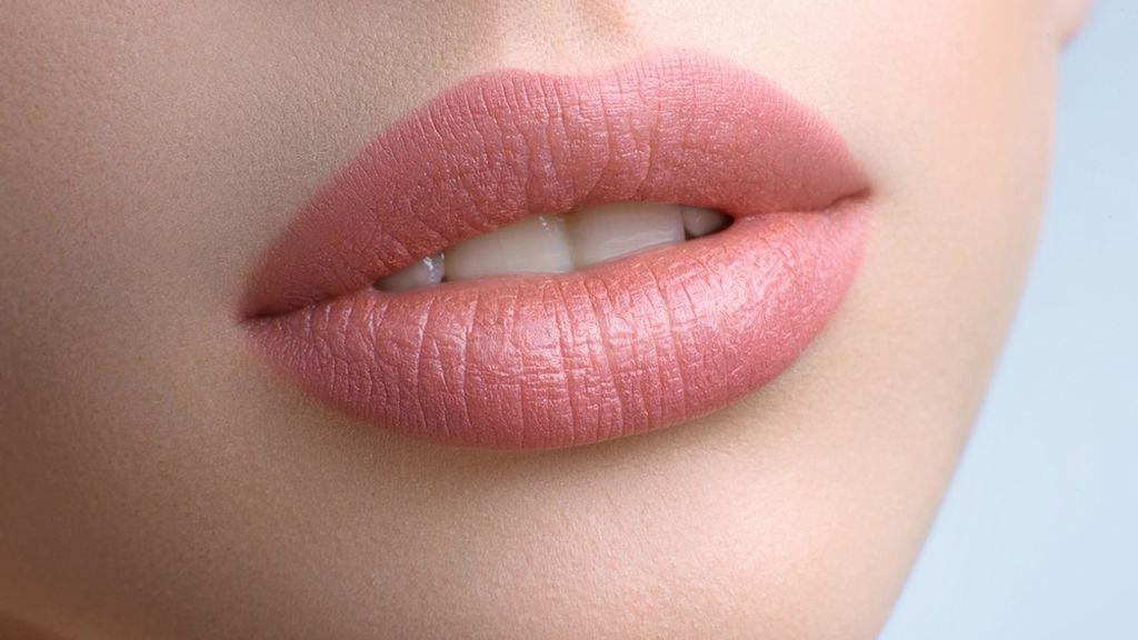 También, podrá cambiar el color de sus labios.