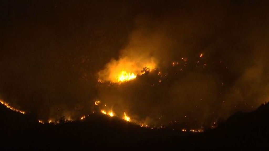 El infierno en la tierra: diez fuegos obligan a desalojar a varios núcleos de población en Verín, Ourense