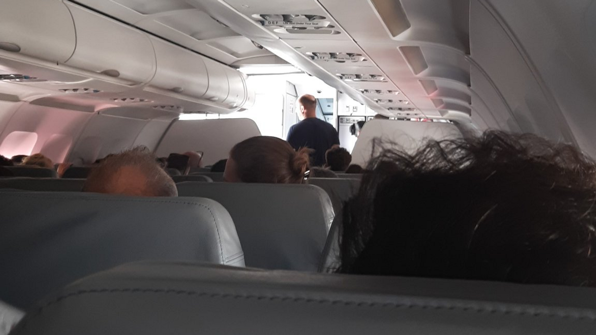 Interior del avión afectado en el Aeropuerto de Sevilla