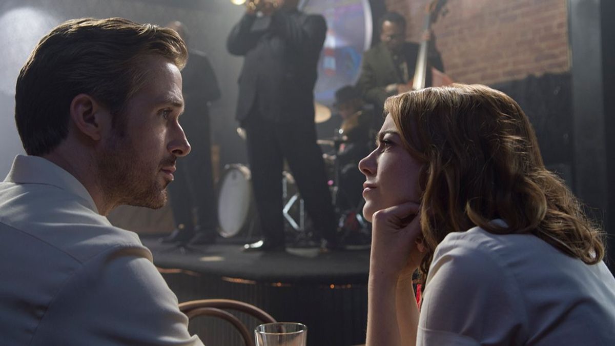 Ryan Gosling y Emma Stone en una escena de la película La La Land