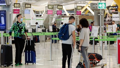 esquina Orgulloso Grave Un juzgado de Vigo avala la política de equipaje de mano de Ryanair - NIUS