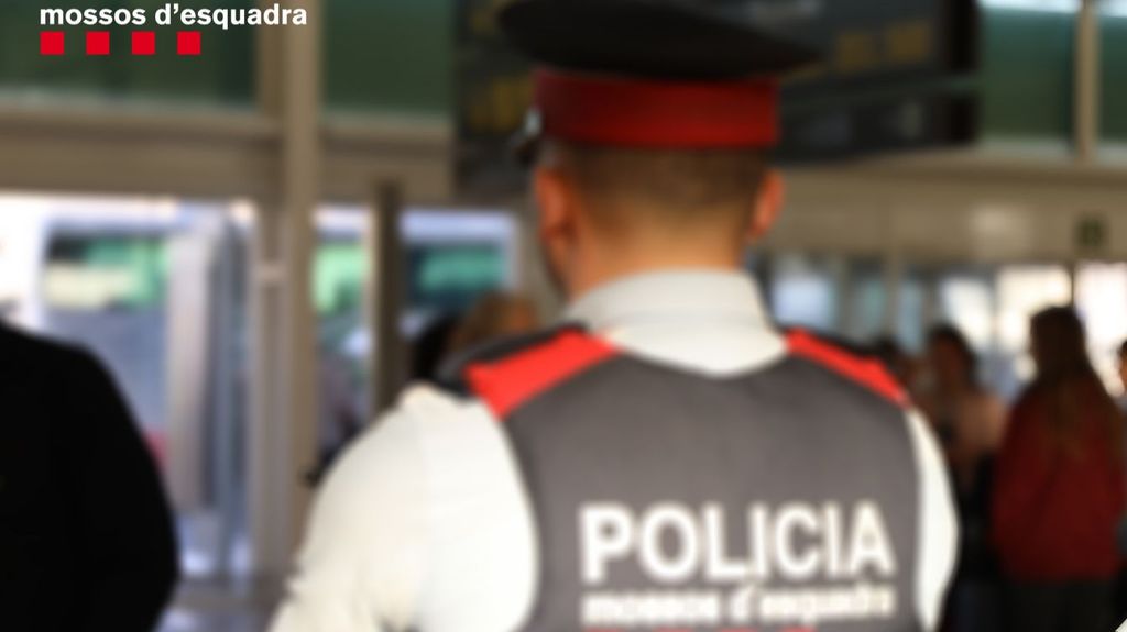 Investigan la actuación policial de un mosso que abrió fuego contra un indigente en Barcelona