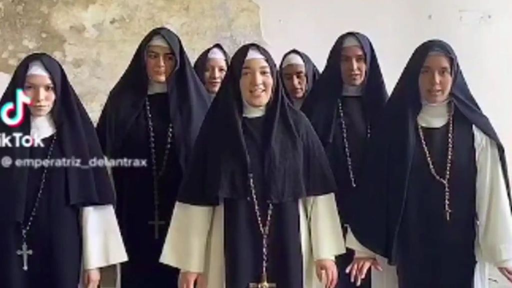 Las supuestas monjas bailando canciones de Rosalía