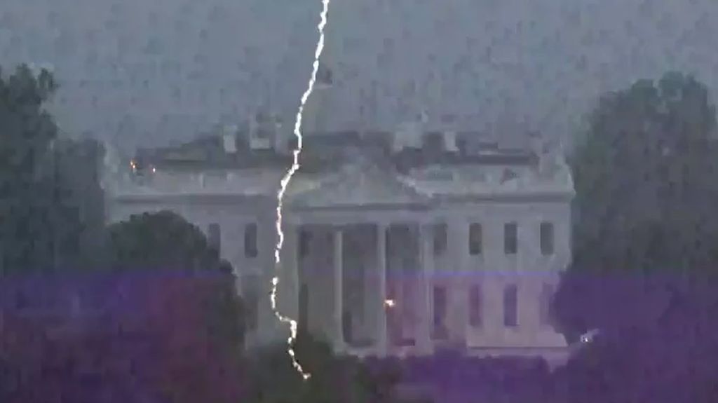 Lluvia de rayos en la Casa Blanca