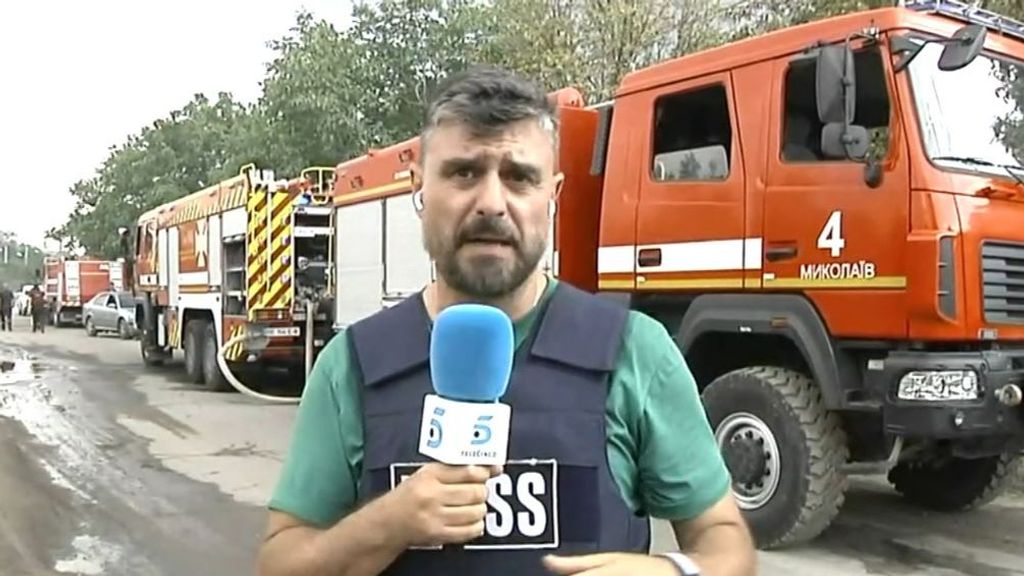 Marcos Méndez, reportero de Informativos Telecinco, sufre un bombardeo ruso cuando iba a comprar al supermercado en Mykolaiv