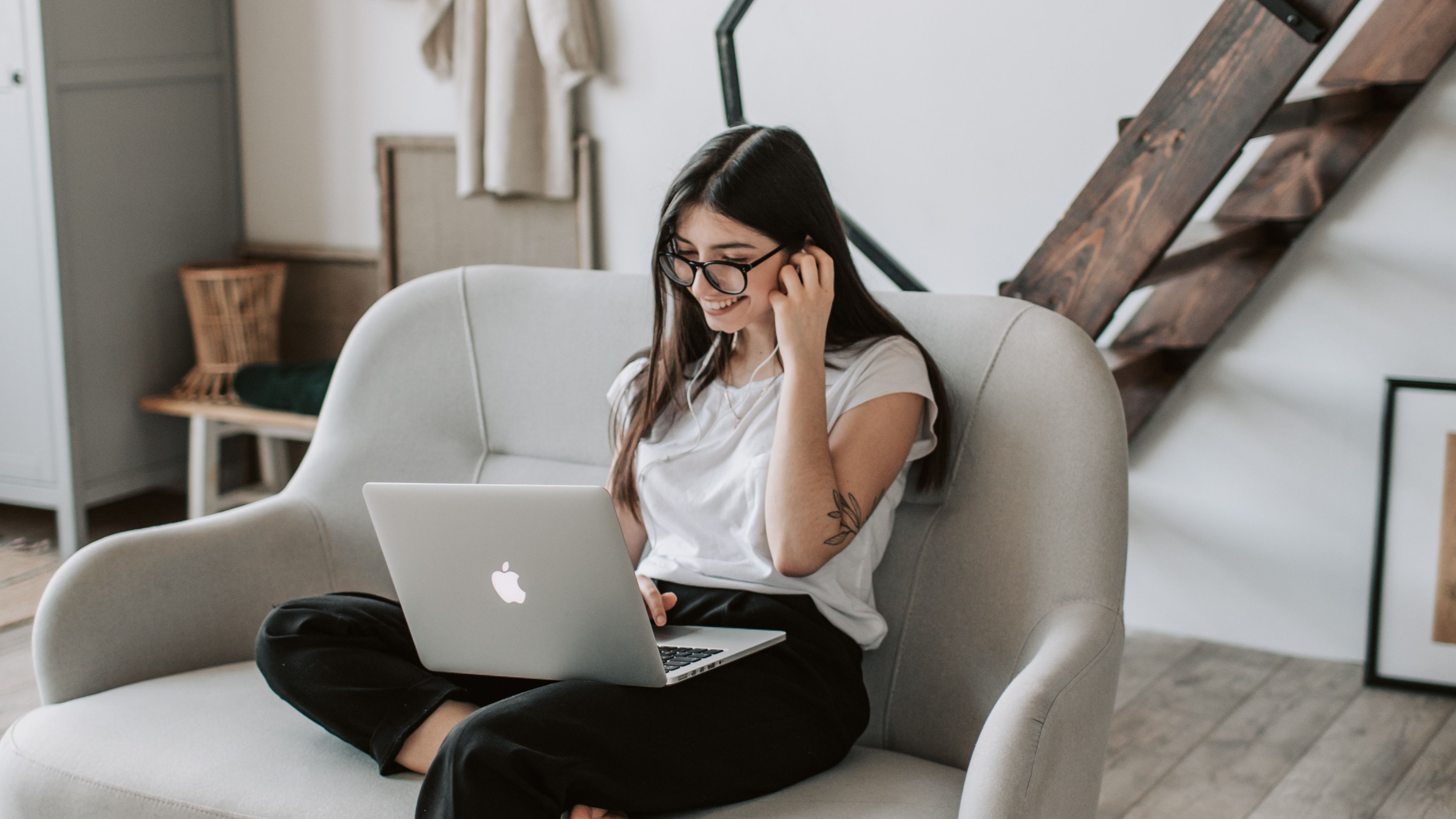 No pases más de 20 minutos seguidos frente a una pantalla. FUENTE: Pexels