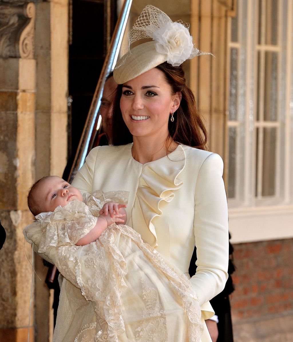 Para el bautizo de su primer hijo utilizó un conjunto de Alexander McQueen.