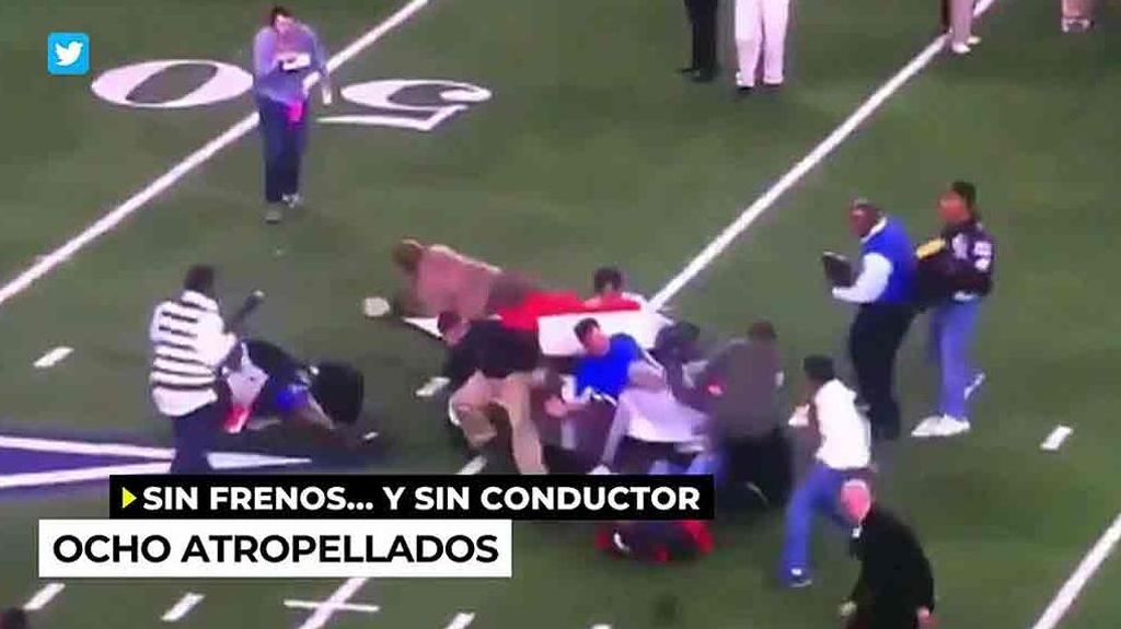 Una docena de personas atropelladas en un campo de fútbol americano