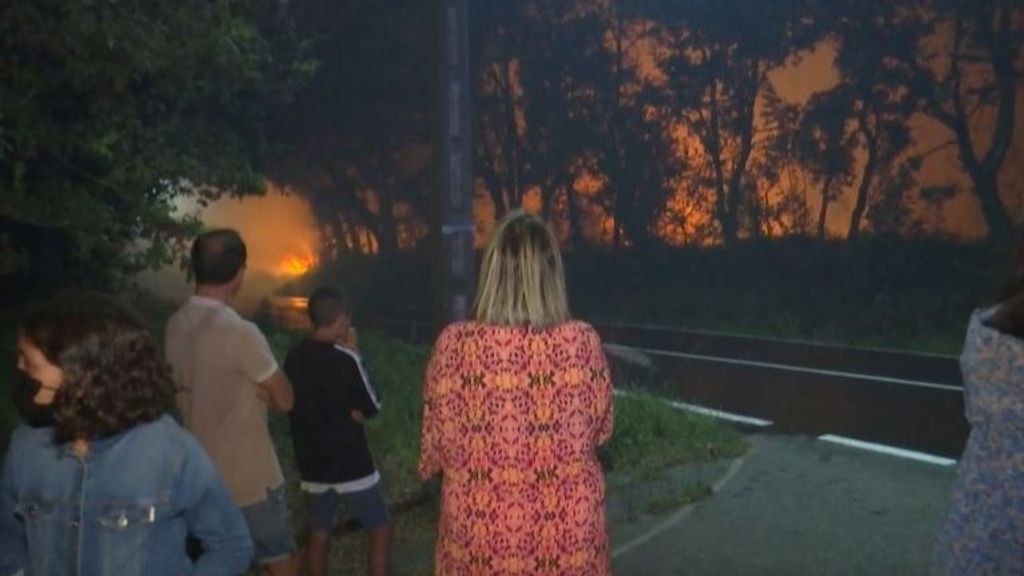 El incendio de Boiro arrasa con 2.000 hectáreas y desaloja a 700 personas: hay zonas de riesgo especial