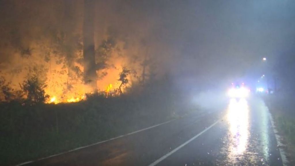 El incendio de Boiro arrasa con 1.200 hectáreas y desaloja a 700 personas