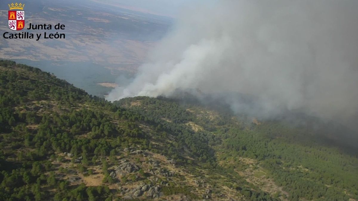Incendido en Santa Cruz del Valle (Ávila)