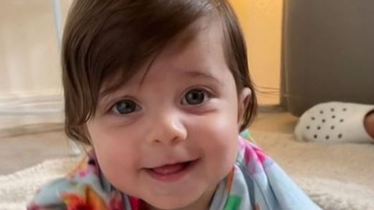 Una bebé de seis meses se ha vuelto viral en TikTok por su voluminosa cabellera