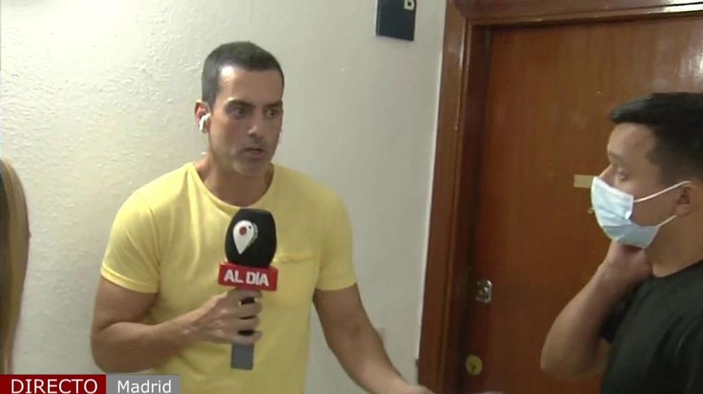 Enfrentamiento en directo: una vecina asegura que en un piso realquilado de Vallecas viven hasta 26 personas