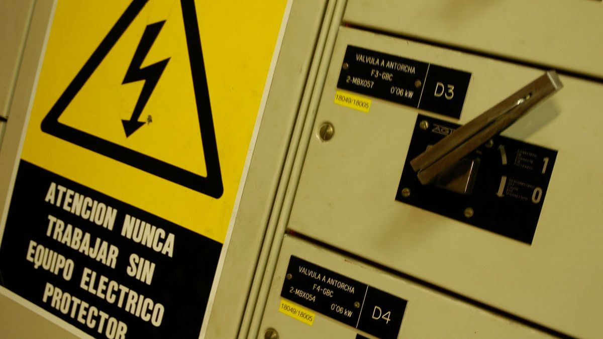 Herido grave al electrocutarse montando su caseta de feria para las fiestas de Algarinejo Herido grave al electrocutarse montando su caseta de feria para las fiestas de Algarinejo