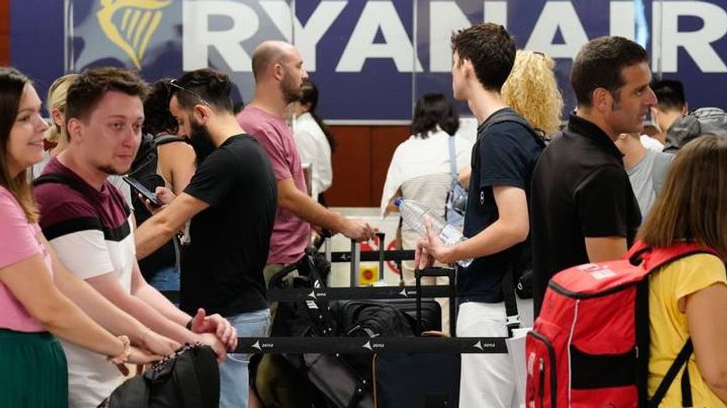 Ryanair cancela una decena de vuelos por la huelga de sus tripulantes de cabina