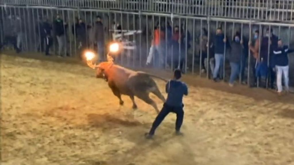 Muere un joven de 18 años tras una cogida por el toro embolado en Soneja, Castellón
