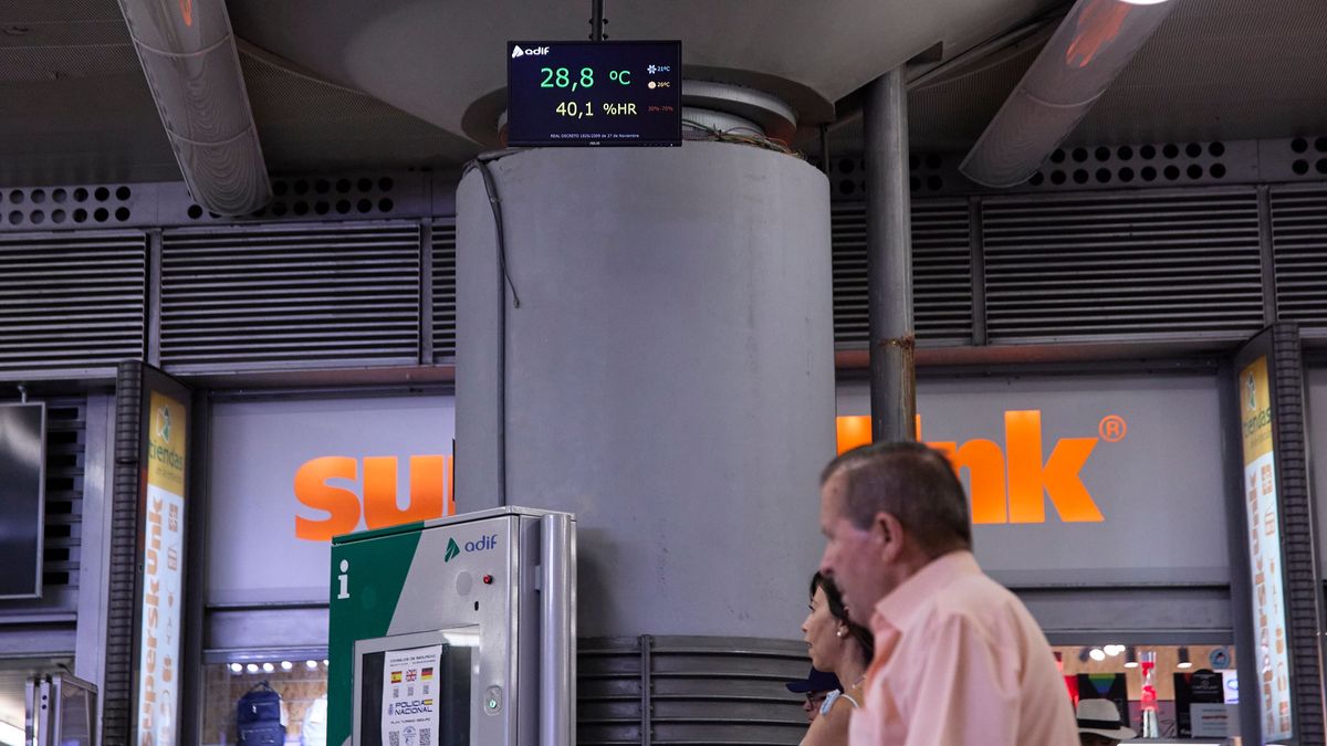 Un hombre en la estación Puerta de Atocha, a 3 de agosto de 2022, en Madrid (España). Un hombre en la estación Puerta de Atocha, a 3 de agosto de 2022, en Madrid (España).