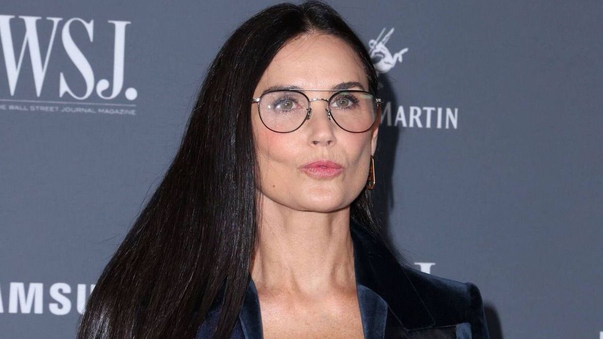Demi Moore tiene un ojo verde y otro azul.