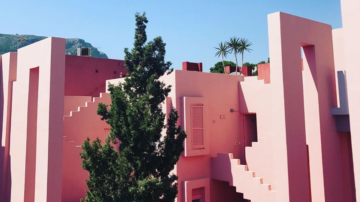 El Ayuntamiento de Calp premia a título póstumo a Ricardo Bofill, arquitecto de la Muralla Roja El Ayuntamiento de Calp premia a título póstumo a Ricardo Bofill, arquitecto de la Muralla Roja