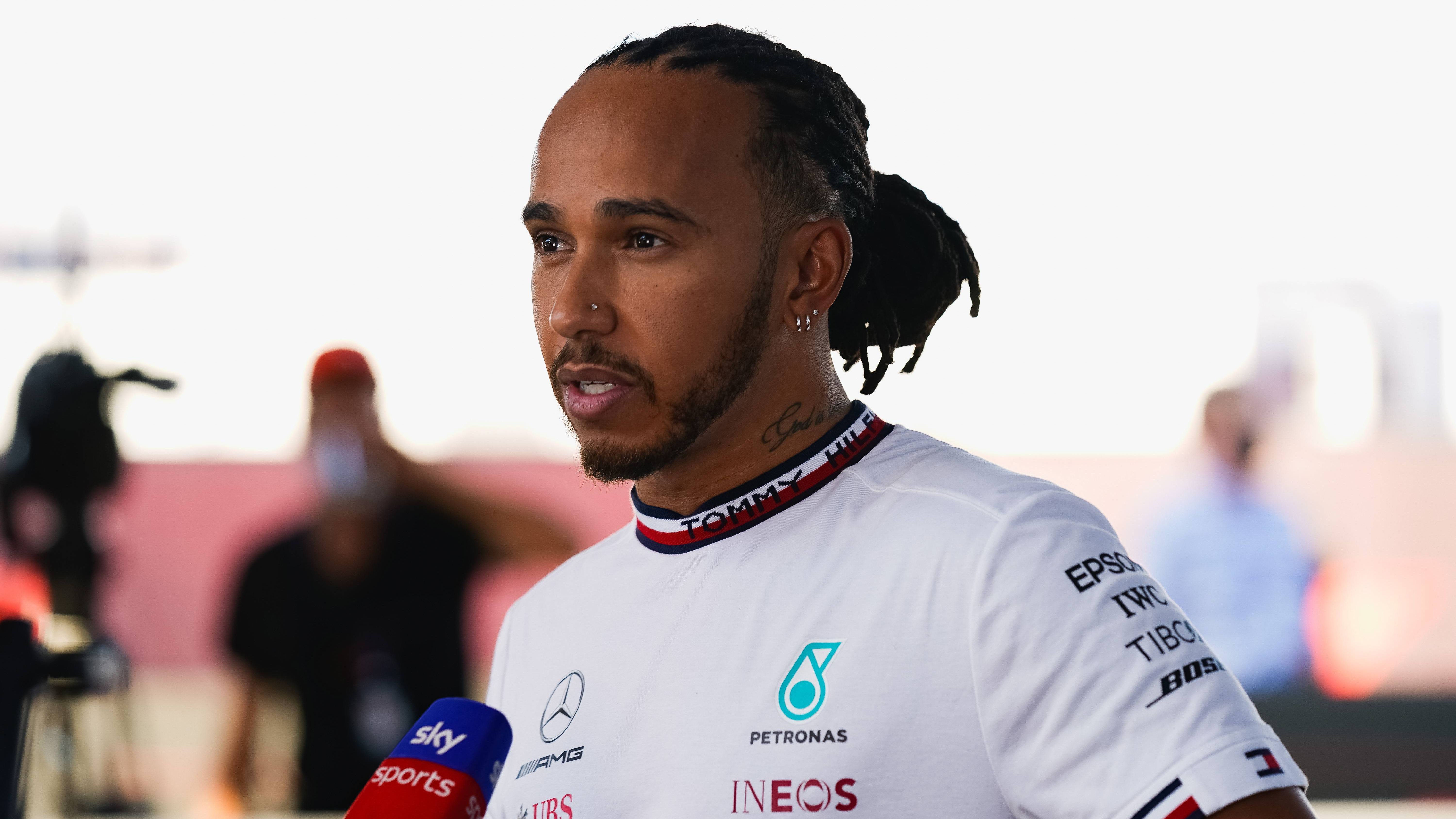 Hamilton asegura que está lejos de retirarse de la Fórmula 1: "Todavía tengo una misión, no siento que deba dejarlo" Hamilton asegura que está lejos de retirarse de la Fórmula 1: "Todavía tengo una misión, no siento que deba dejarlo"
