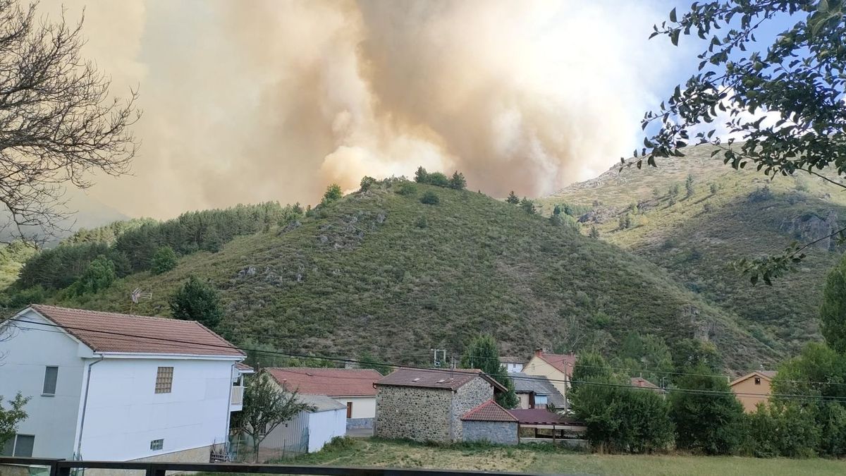 Incendio en Boca de Huérgano (León).