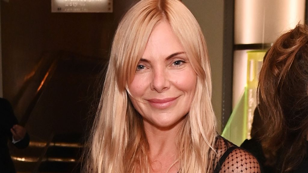 La actriz Samantha Womack revela que tiene cáncer de mama mientras rinde homenaje a Olivia Newton-John