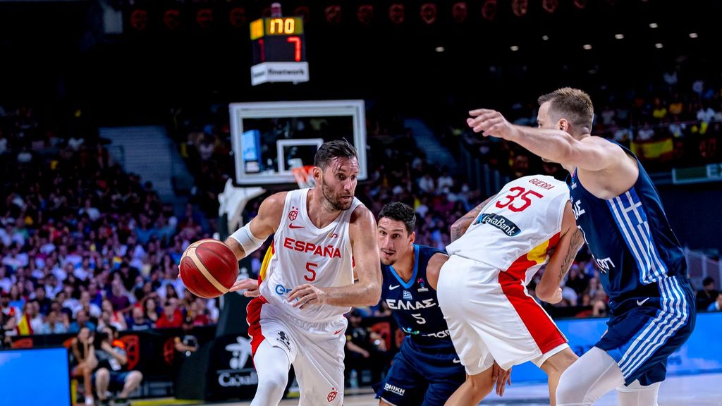 España se venga de Grecia y sigue su camino hacia el Eurobasket 2022 (87-80)
