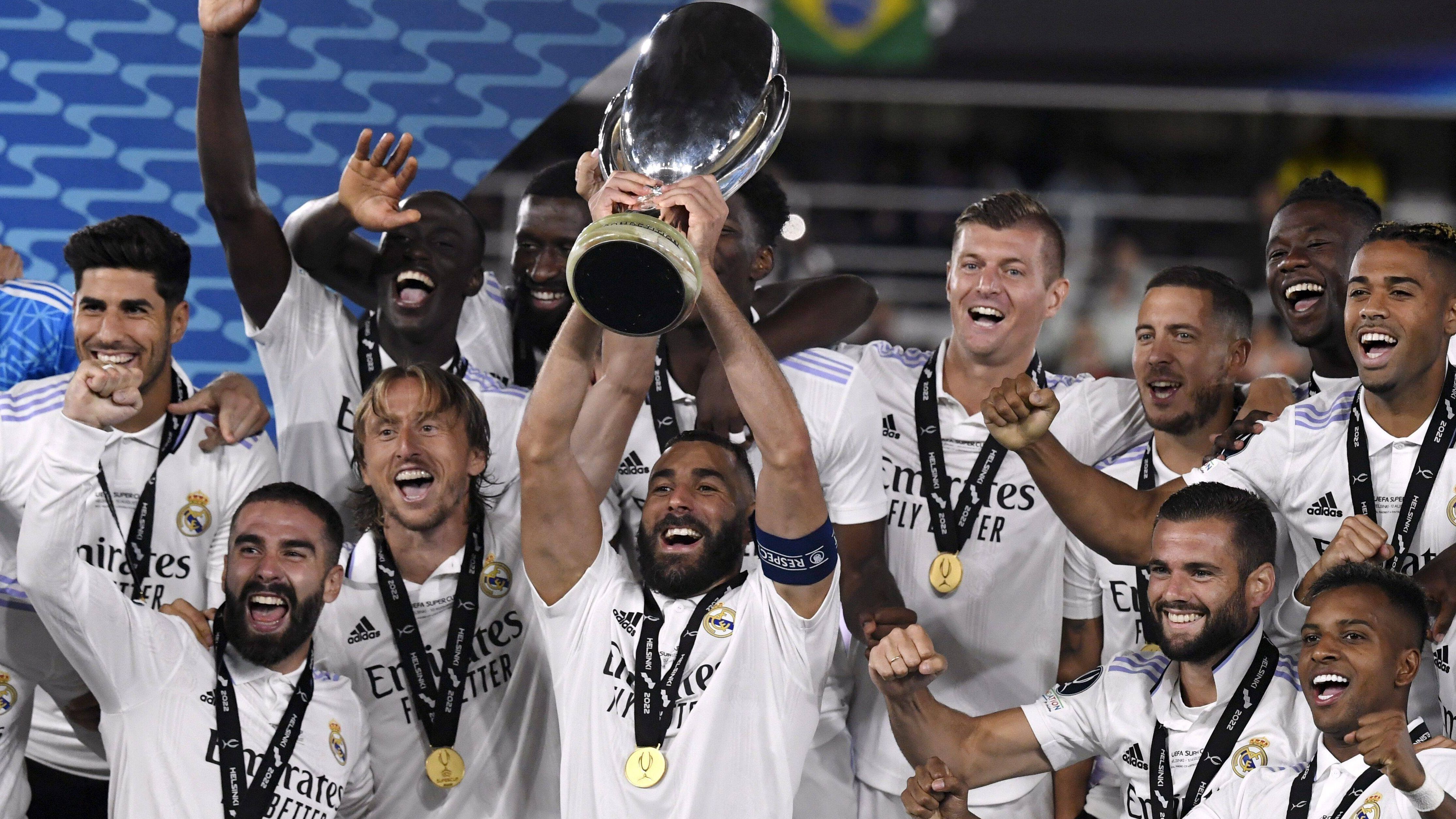 virtud visión balsa El Real Madrid empieza como terminó: alzando una Copa con recital de Benzema