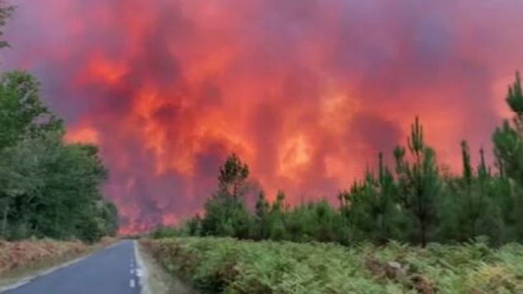 Más de 10.000 evacuados por un incendio en Francia