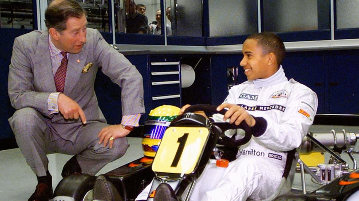 Hamilton sufrió racismo en sus primeros años en el automovilismo: "Me gritaban que volviese a mi país" Hamilton sufrió racismo en sus primeros años en el automovilismo: "Me gritaban que volviese a mi país"