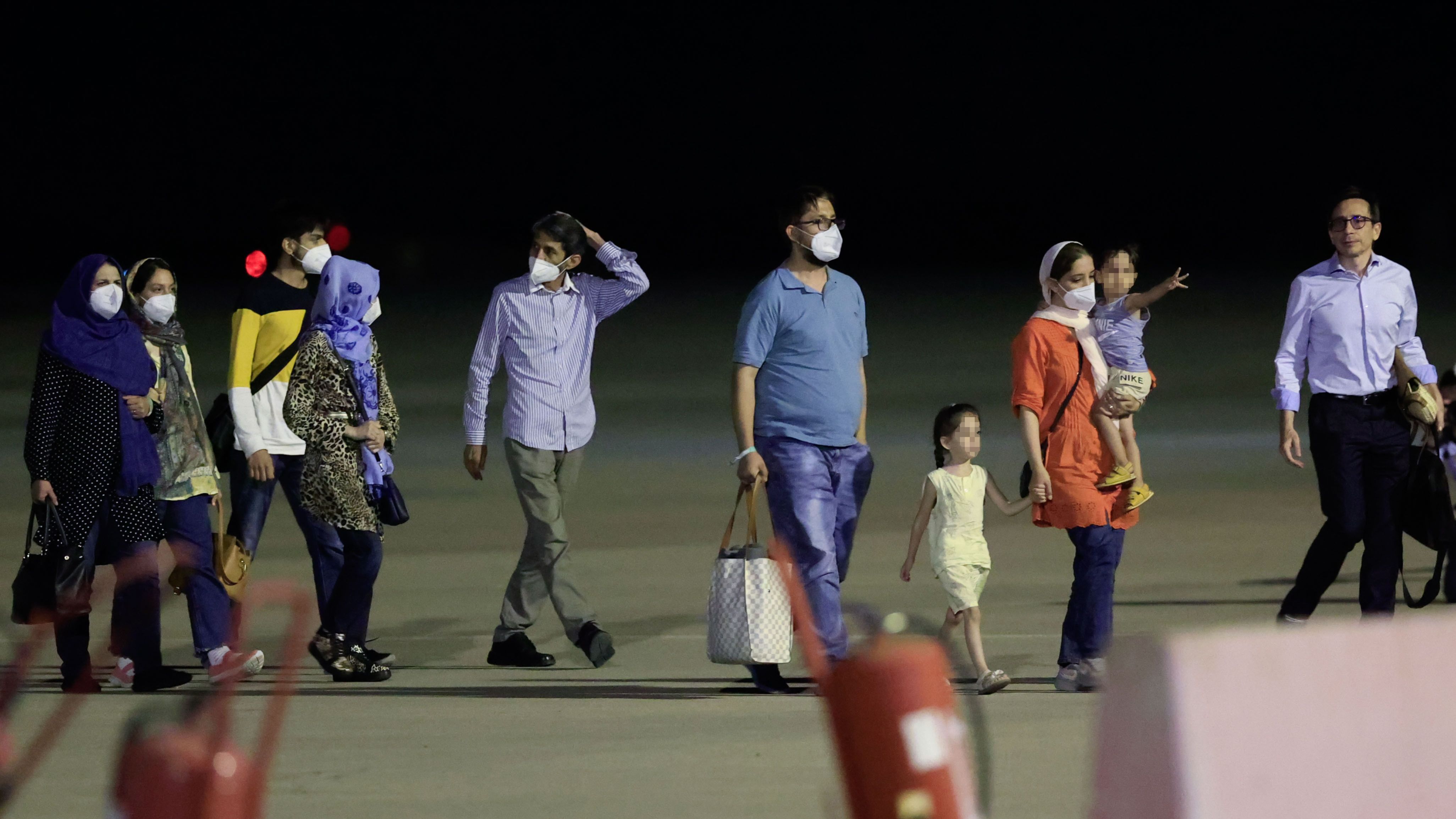 294 refugiados afganos han llegado a Madrid evacuados por España
