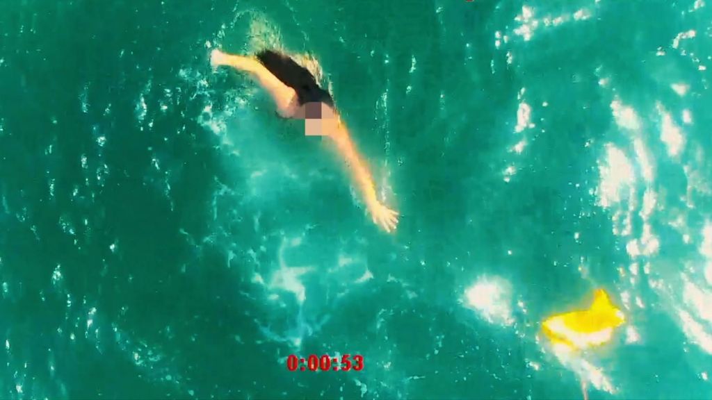 Un dron detecta y rescata a una bañista atrapada en la playa de Santa Pola