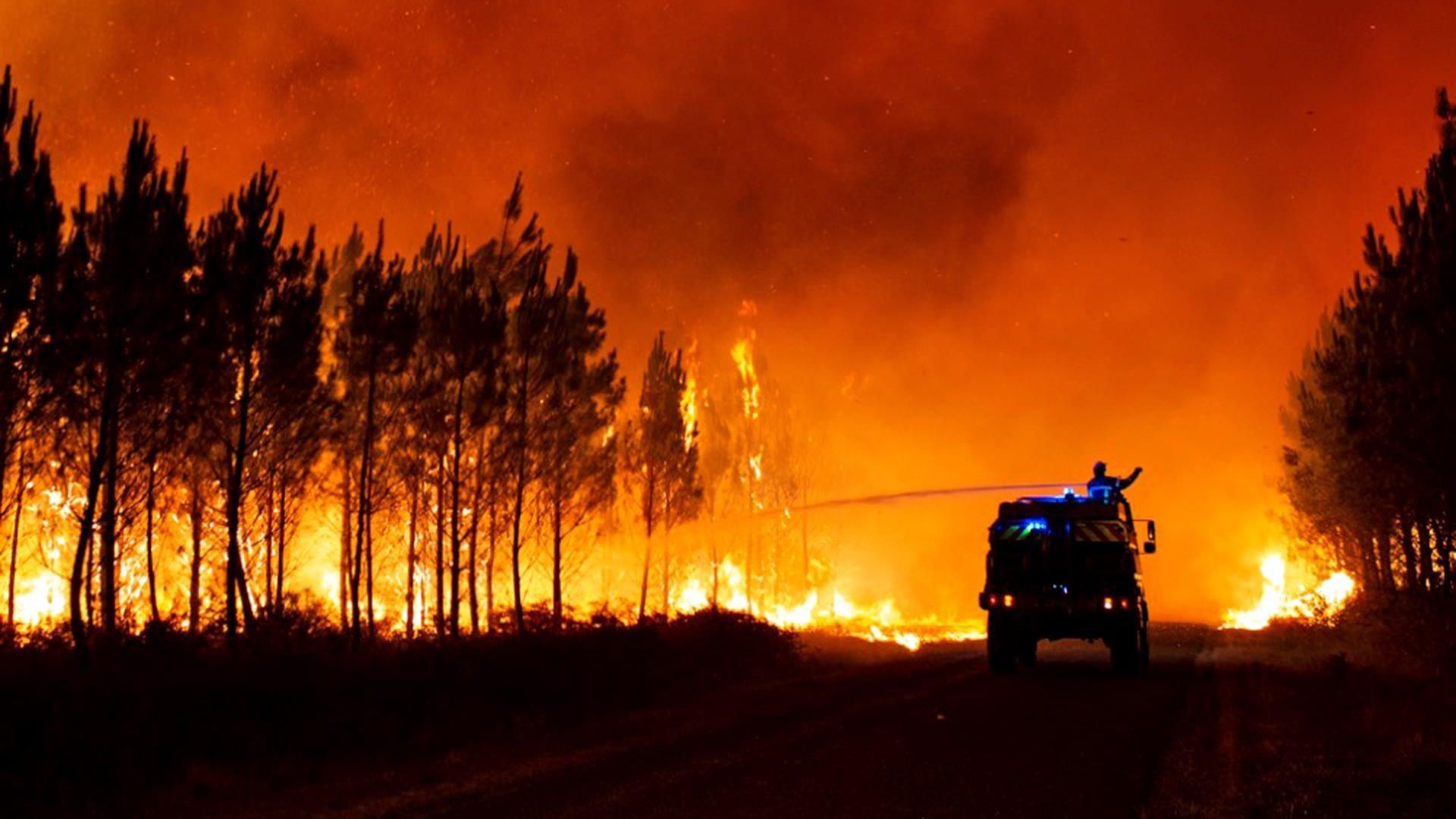 Un macroincendio en Francia con 10.000 evacuados colapsa la frontera con España y otros vídeos del 10 de agosto de 2022